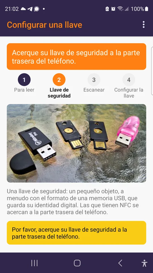 Configurar una llave: acercarla a la parte trasera del teléfono.