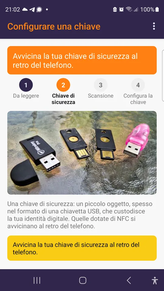 Configurare una chiave: appoggiarla sul retro del telefono.