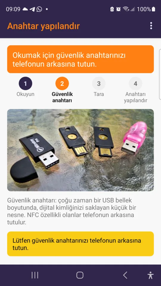 Bir anahtarı yapılandırmak: telefonun arkasına tutun.